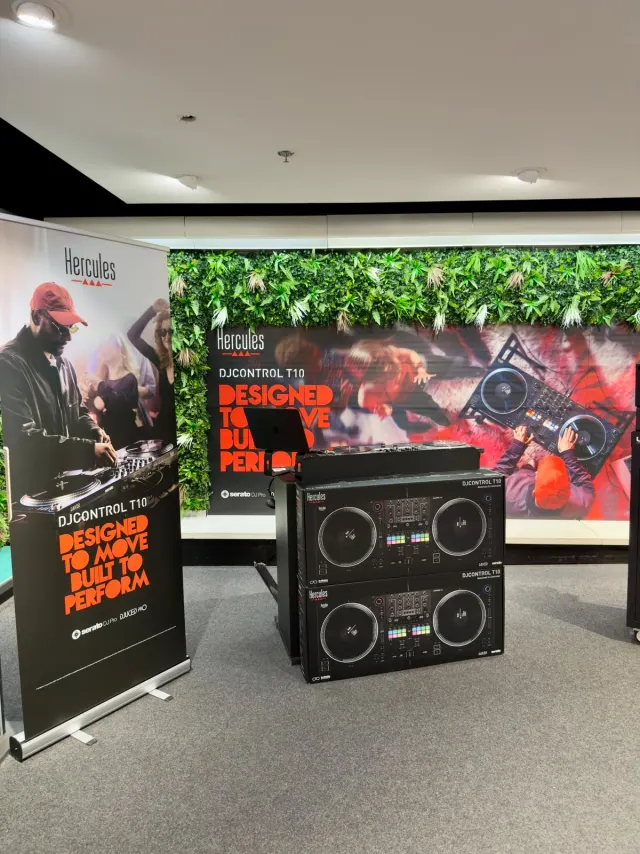 Espace Hercules DJControl installé à la FNAC Paris